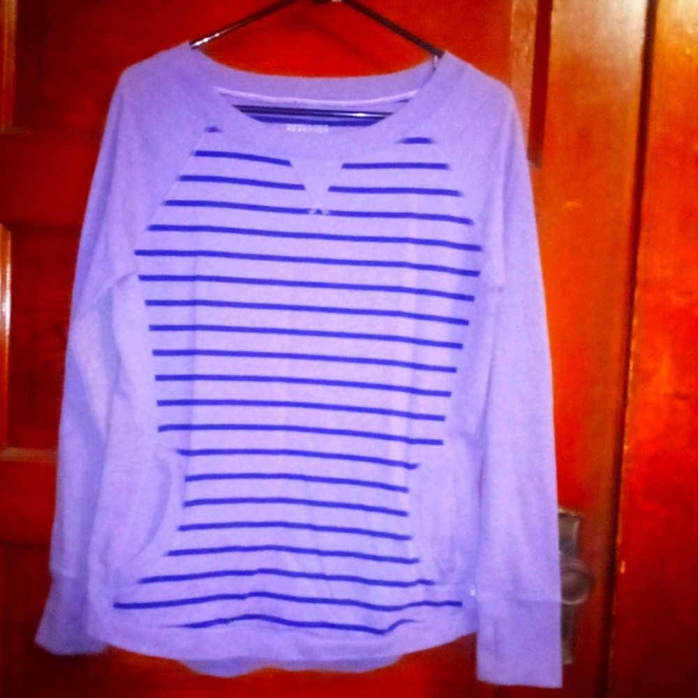 Kenneth Cole long sleeve purple sweatshirt w front pocket + thumb holes sz small